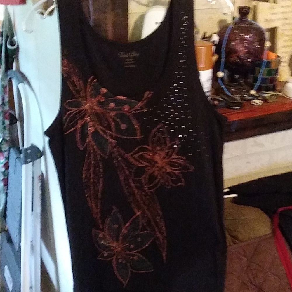 16/18 Gorgeous black with graphic Tank Top
